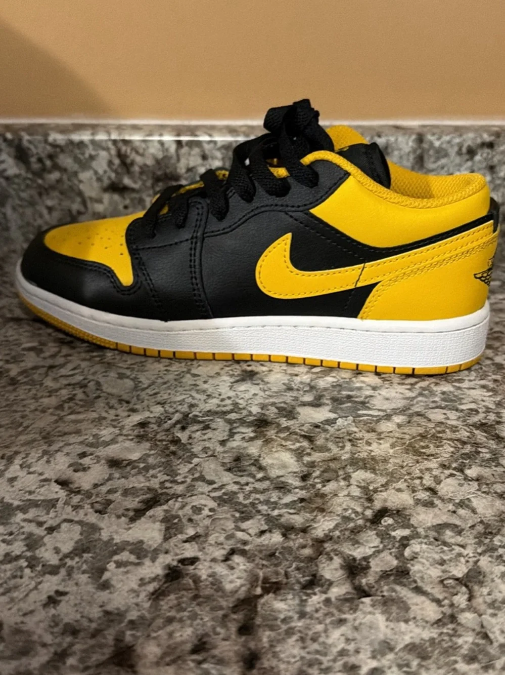 Nike Low-Top Sneakers in Black and Yellow